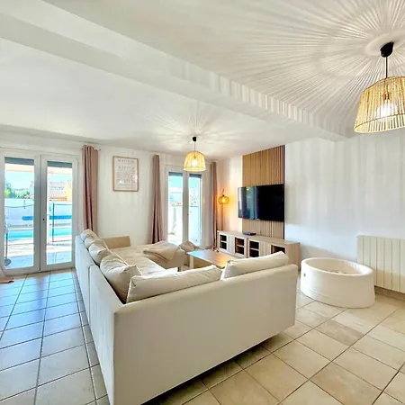 וילה Le Jardin Bleu, 6 Pers Avec Piscine